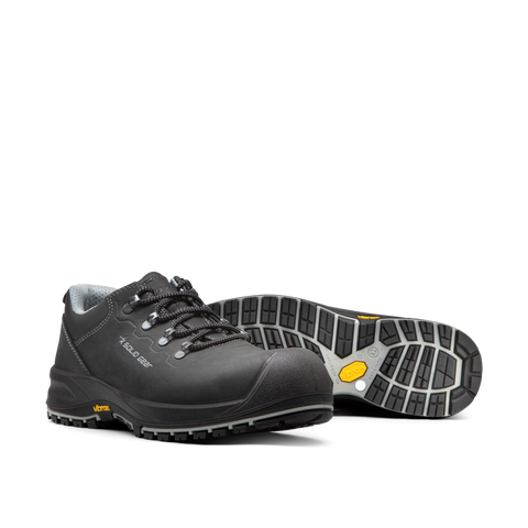 Atlas Safety S3 Composite Safety Shoe by Solid Gear -SG74003 The Solid Gear Atlas features the latest technology for safety shoes, providing a unique combination of durability, lightweight and exceptional comfort. These high-tech shoes comes with the new oil- and slip-resistant Vibram TPU outsole, which offers outstanding grip on ice and snow even in very low temperatures. In addition, premium full-grain impregnated leather ensures great water repellency and breathability.